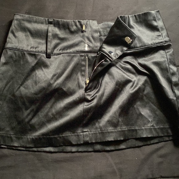 Forever 21 black mini skirt - Picture 2 of 3
